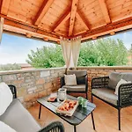 Regina Perci Vila Tar-Vabriga