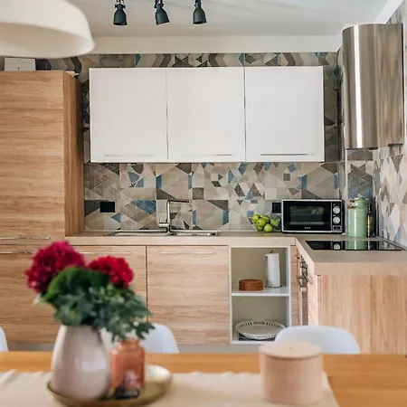 Regina Perci Villa *